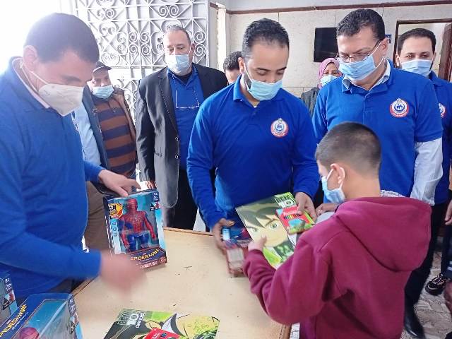 بمناسبة يوم اليتيم ..صحة البحيرة  تقدم الهدايا للأيتام  بدور ومؤسسات الرعاية.. بالصور