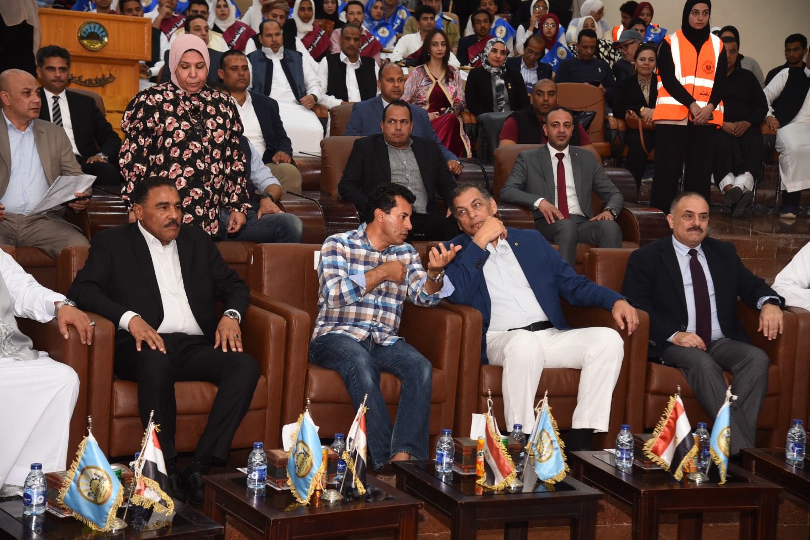 حوار موسع لوزير الشباب وشباب وفتيات مطروح