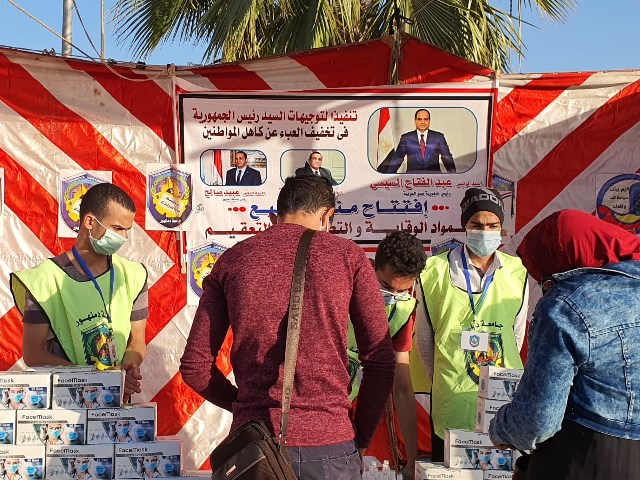 رئيس جامعة دمنهور يقرر فتح منافذ جديدة لبيع الكمامات بجميع انحاء المحافظة 