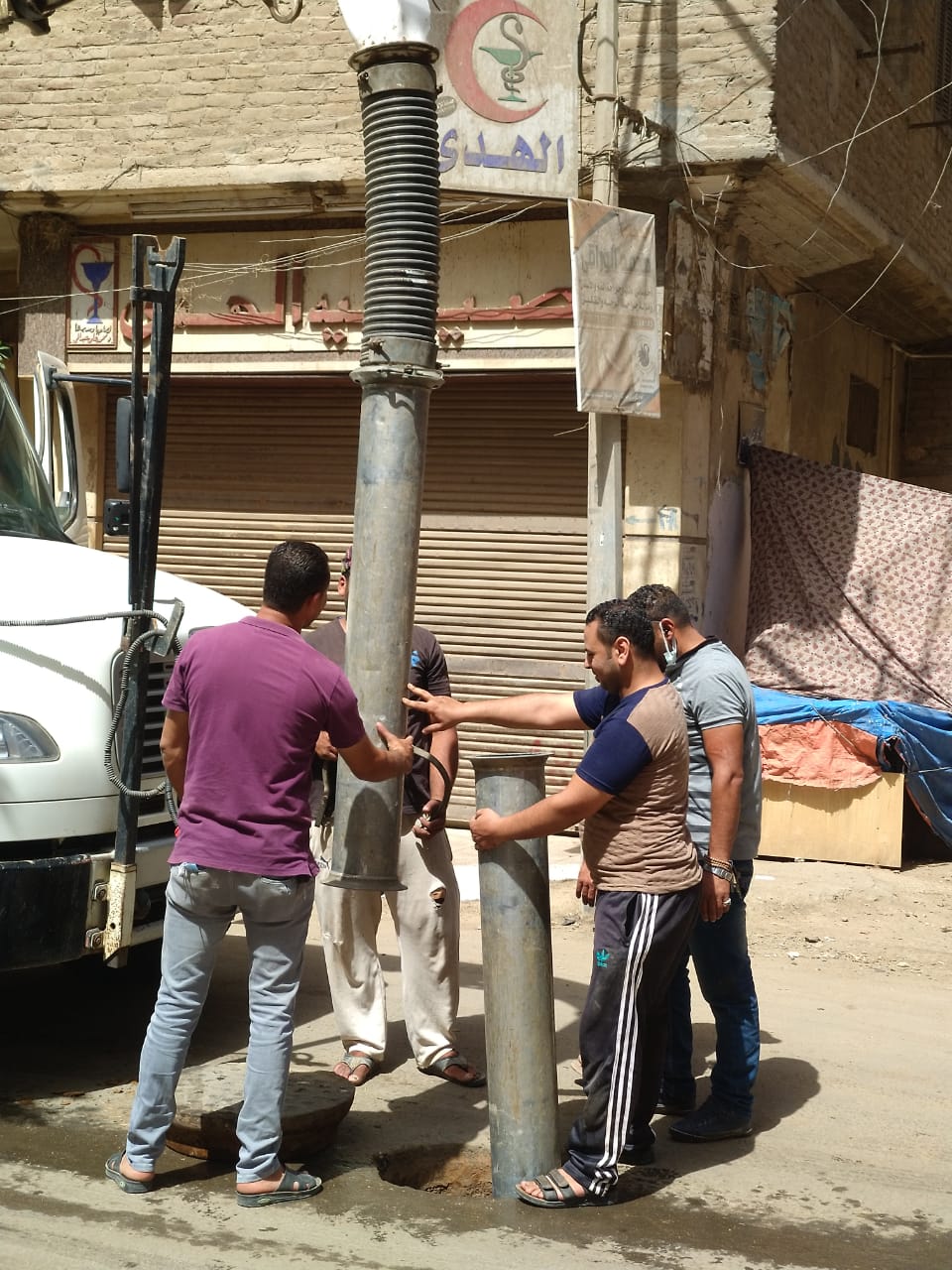 تطهير شبكات وخطوط الصرف الصحى بشبين الكوم 