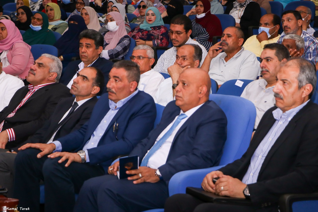 رئيس هيئة ميناء دمياط يعقد يجتمع بالعاملين ويكرم المتميزين  