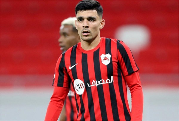 أشرف بن شرقي بقميص الريان القطري