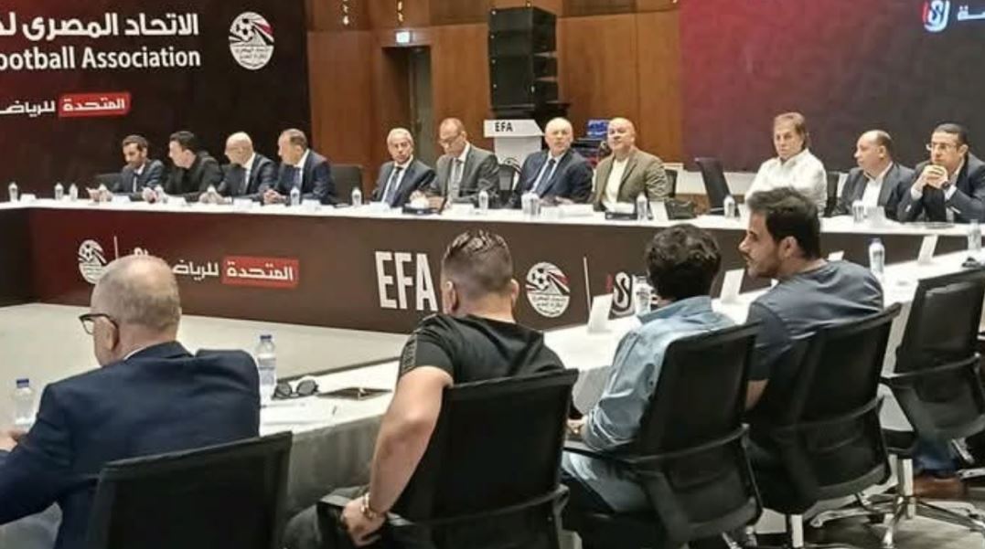 أبو ريدة يستعرض خطة تطوير الحكام 