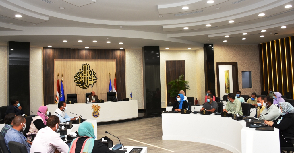 أشرف عطية يلتقى بالعاملين المرشحين لحضور الدورة التدريبية ( نواة التغيير ) 