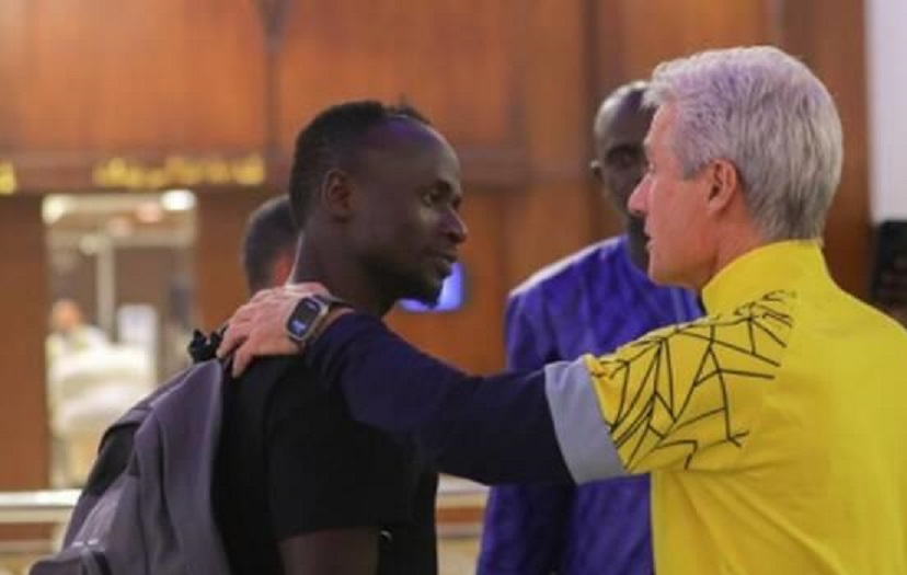 ساديو ماني يصل معسكر النصر في الطائف قبل مواجهة الزمالك .. صور