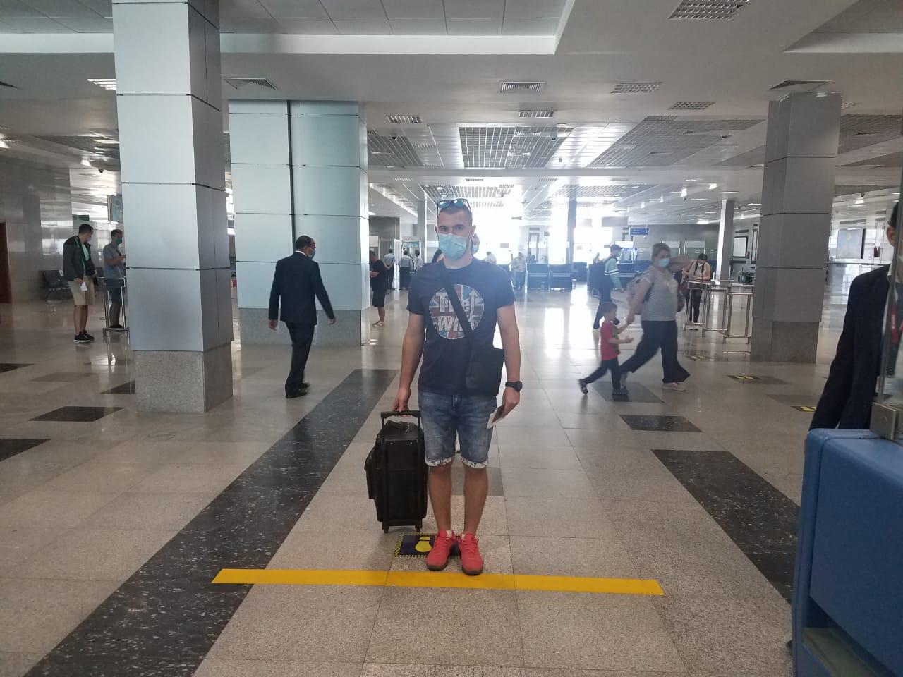 بالفيديو والصور .. وصول اولى رحلات شركة إيزى جت البريطانية  الى مطار الغردقة الدولى وعلى متنها ١٣١ سائح