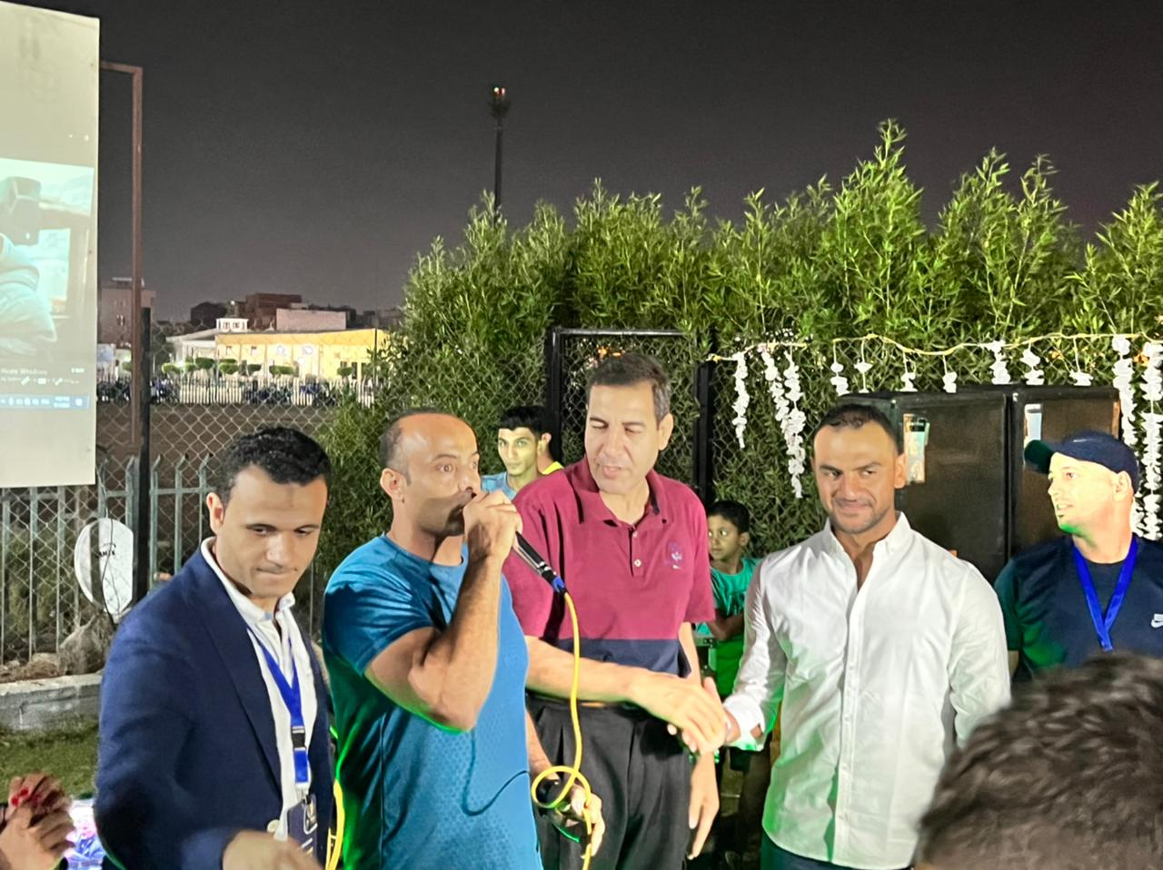 سيد باروكي السباح العالمي بالزعانف يزور مركز شباب العاشر من رمضان