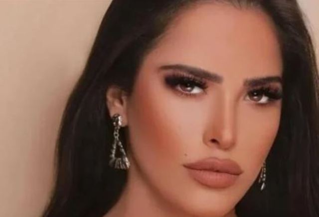 البنانية سارة زكريا 
