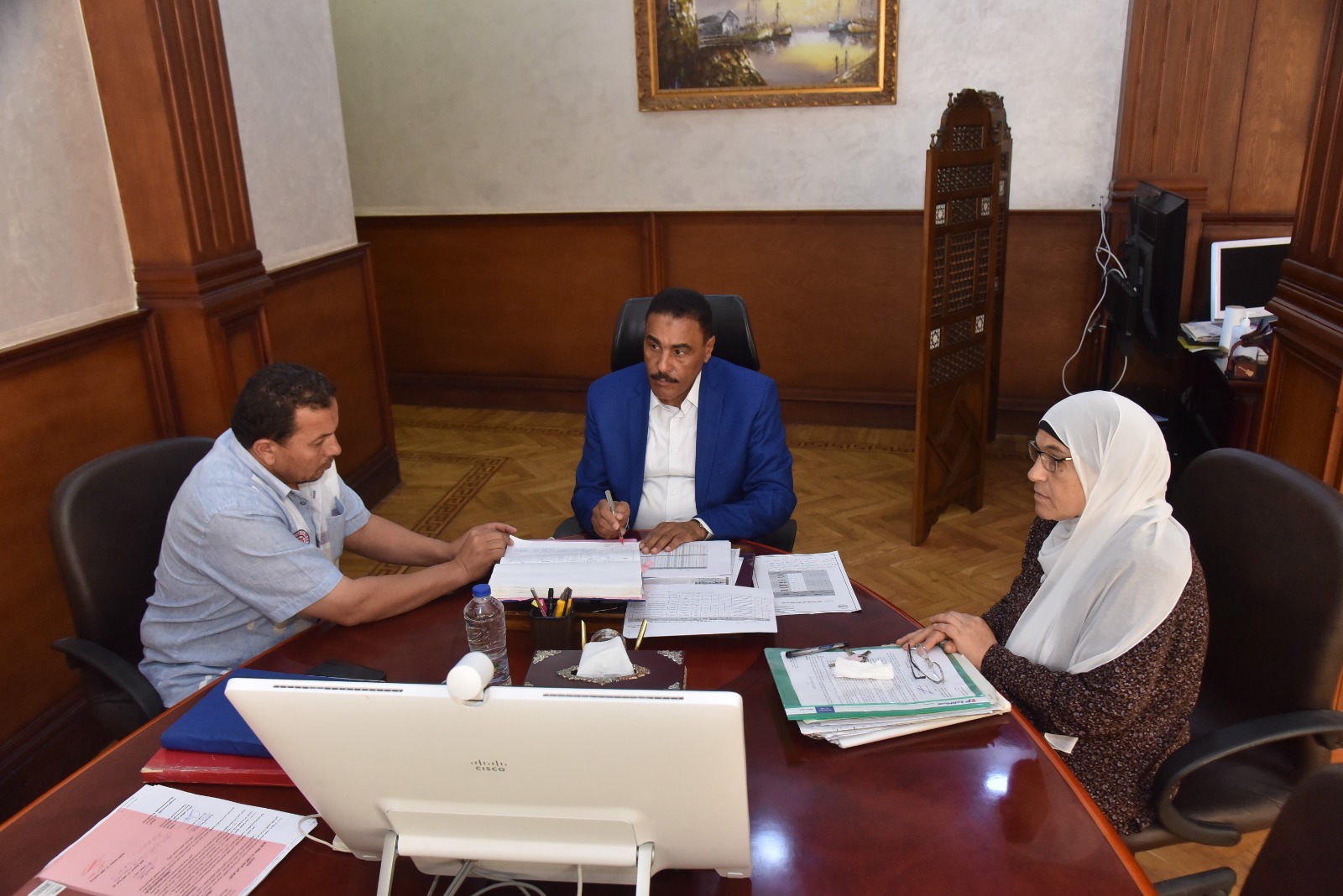 محافظ مطروح يعتمد  ٥٢٩ طلبا  لتقنين للمبانى و الأراضي بمطروح
