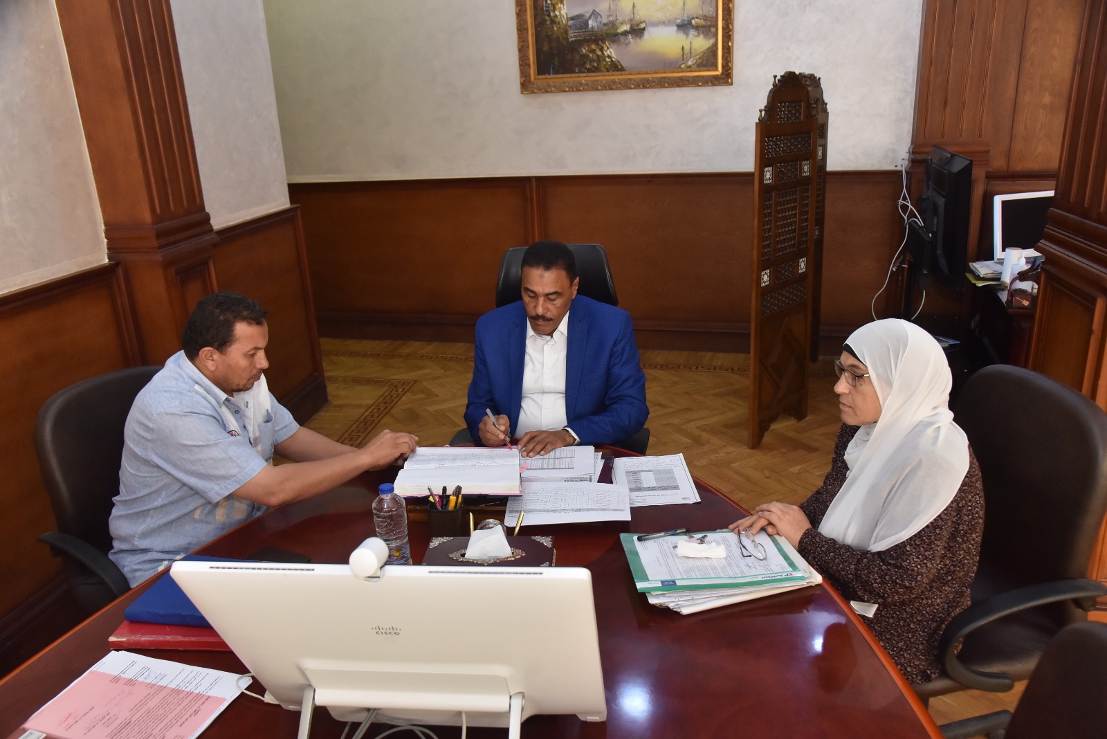 محافظ مطروح يعتمد  ٥٢٩ طلبا  لتقنين للمبانى و الأراضي بمطروح