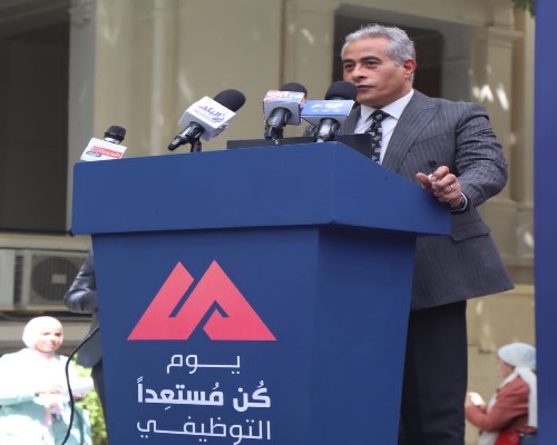 حسن شحاتة - وزير العمل