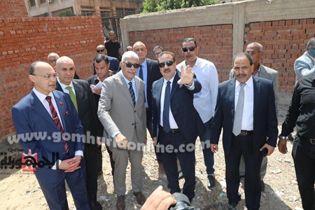 المحافظ ورئيس جامعة المنوفية خلال جولتهما اليوم