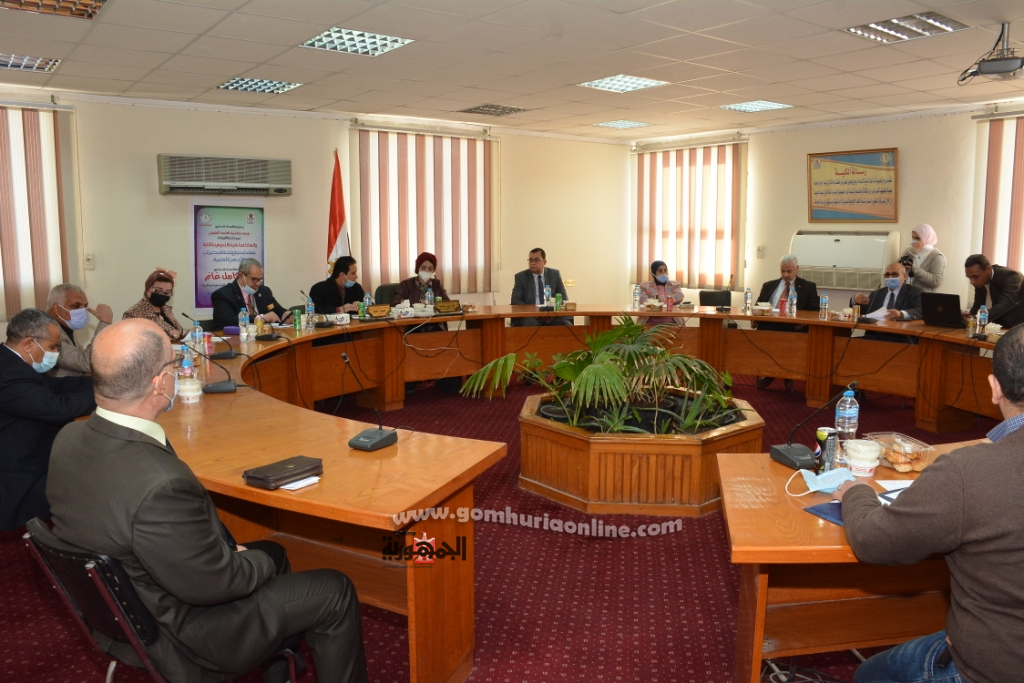نائب رئيس جامعة أسيوط تترأس اجتماع لجنة المختبرات والأجهزة العلمية بكلية الزراعة وجولة تفقدية لمعامل الكلية