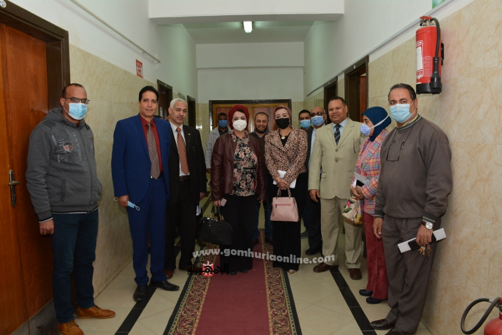 نائب رئيس جامعة أسيوط تترأس اجتماع لجنة المختبرات والأجهزة العلمية بكلية الزراعة وجولة تفقدية لمعامل الكلية