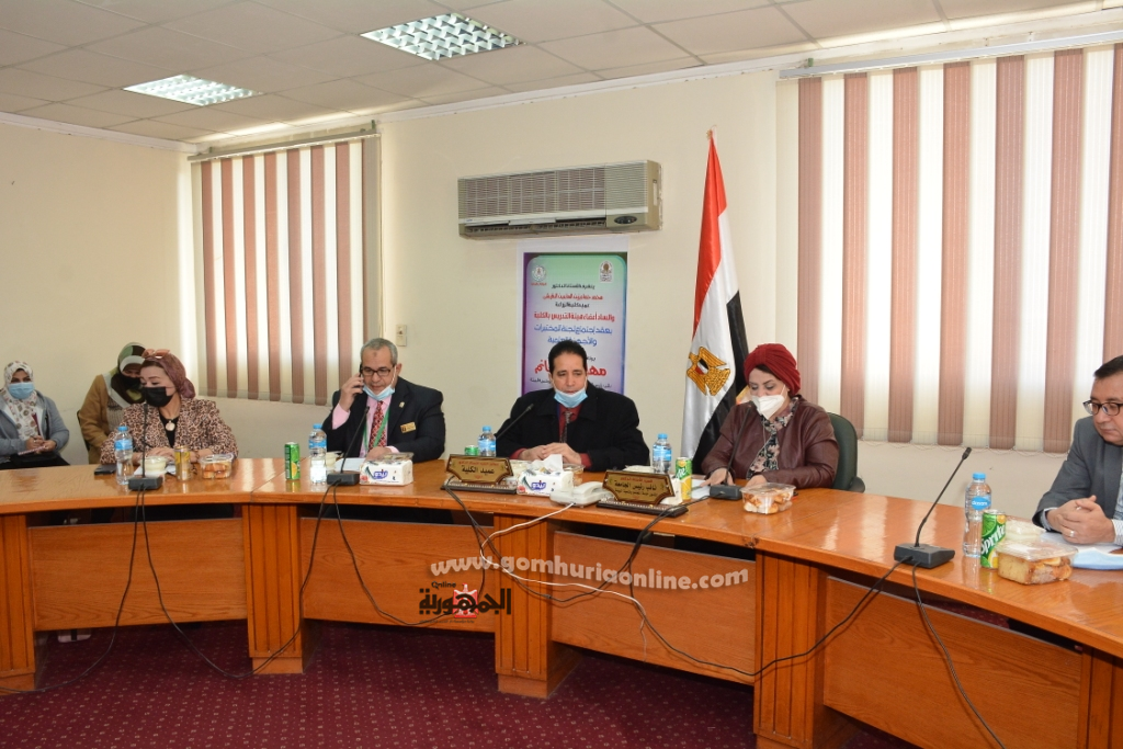 نائب رئيس جامعة أسيوط تترأس اجتماع لجنة المختبرات والأجهزة العلمية بكلية الزراعة وجولة تفقدية لمعامل الكلية