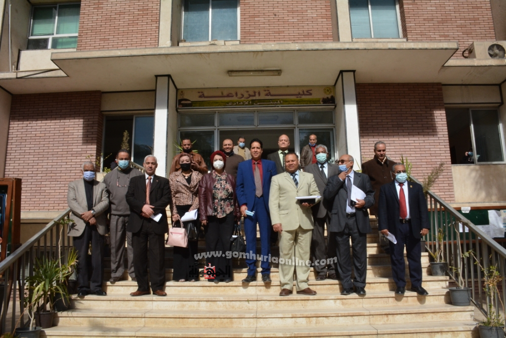 نائب رئيس جامعة أسيوط تترأس اجتماع لجنة المختبرات والأجهزة العلمية بكلية الزراعة وجولة تفقدية لمعامل الكلية