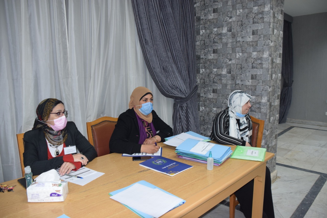 بدء المقابلات الشخصية لمسابقة الموظف المثالى بجامعة حلوان 