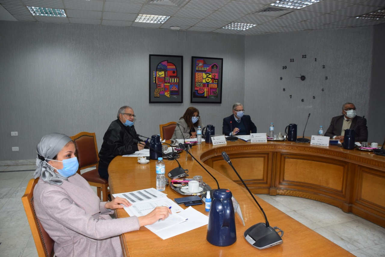 بدء المقابلات الشخصية لمسابقة الموظف المثالى بجامعة حلوان 