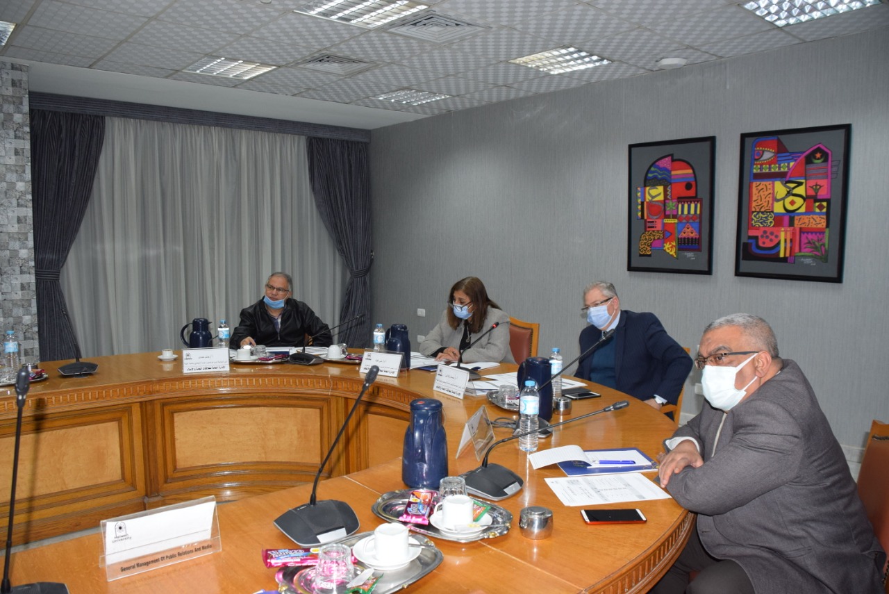 بدء المقابلات الشخصية لمسابقة الموظف المثالى بجامعة حلوان 