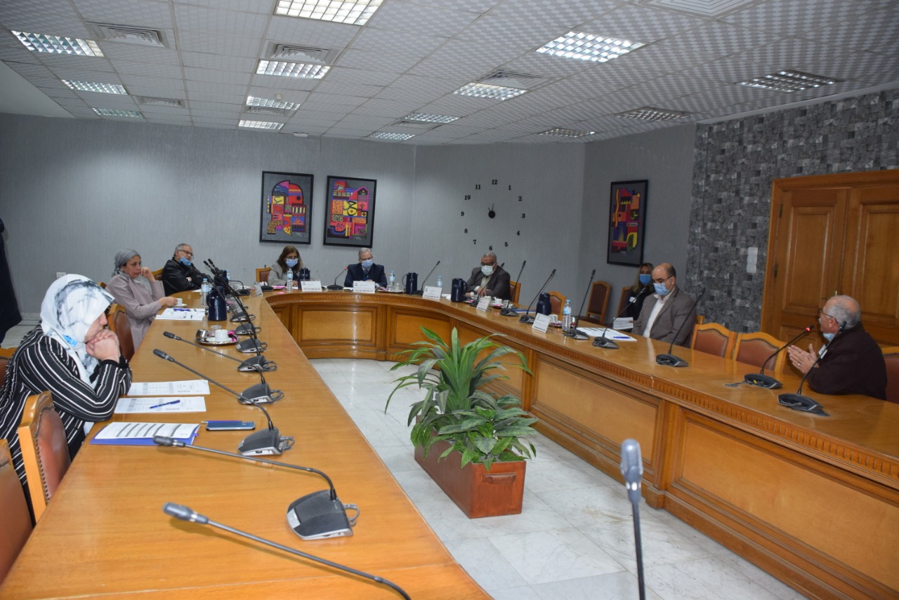 بدء المقابلات الشخصية لمسابقة الموظف المثالى بجامعة حلوان 