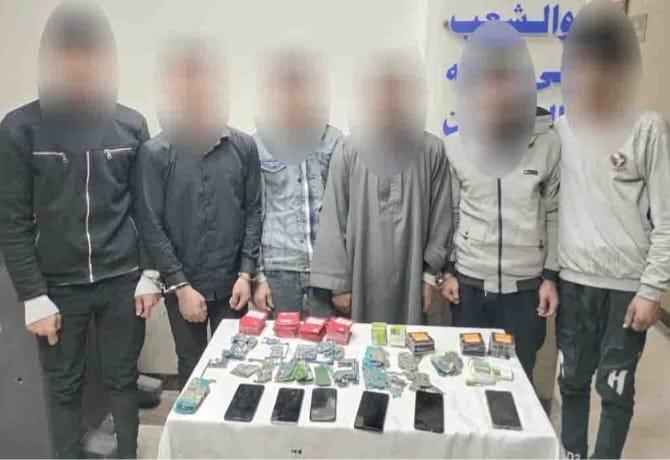المتهمون والمضبوطات 