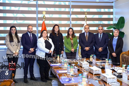 وزيرة التنمية المحلية مع وفد فولبرايت مصر