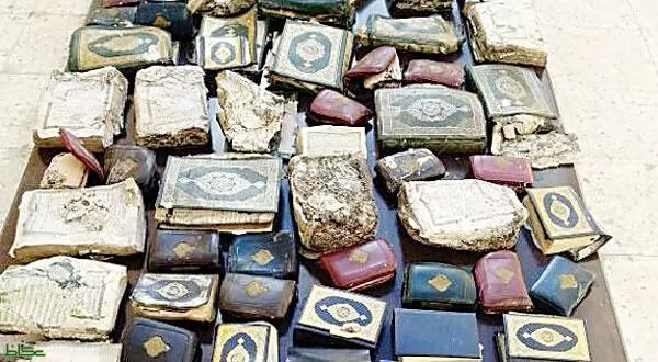 الإفتاء توضح حكم فرم المصاحف القديمة البالية والأوراق الدينية 