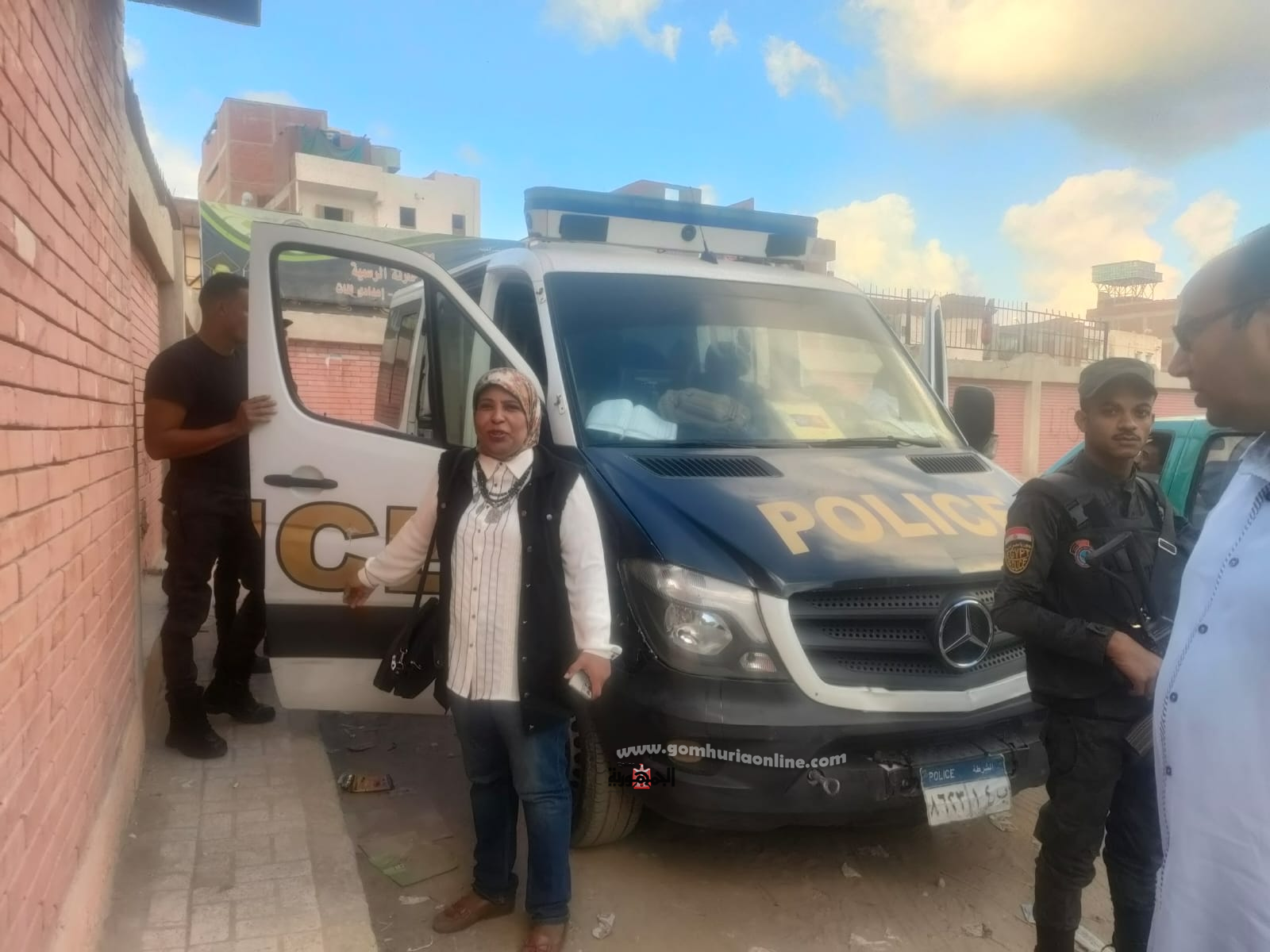 الدكتوره رحاب جابر مدير عام إدارة العجمى التعليمية والشرطة بالمدرسة