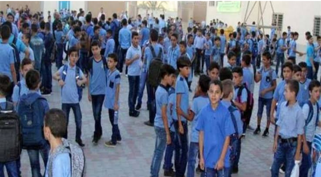 الفترة الثالثة بالمدارس.. سلاح ذو حدين تعالج التكدس ولكن.. المشكلة في قلة عدد المدرسين