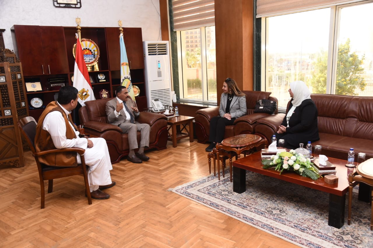 شعيب ولبيب يبحثان خطة التطوير المؤسسى والتحول الرقمى بمطروح