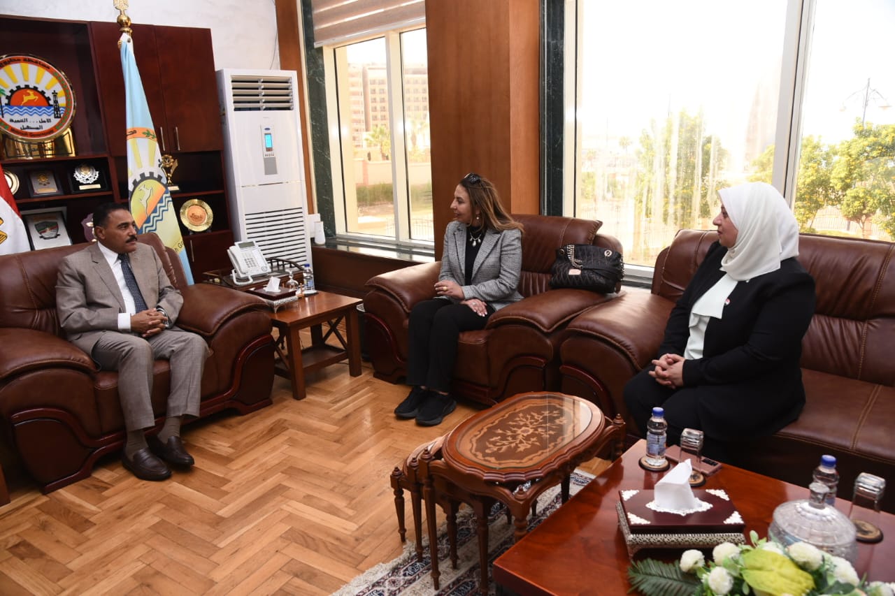 شعيب ولبيب يبحثان خطة التطوير المؤسسى والتحول الرقمى بمطروح