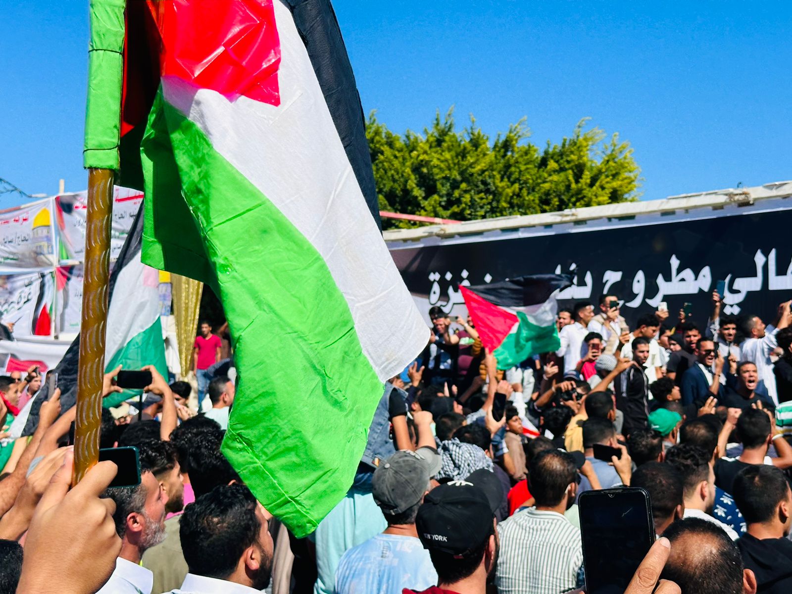 جموع اهالي مطروح تخرج تضامنا مع غزة والقضية الفلسطينية 
