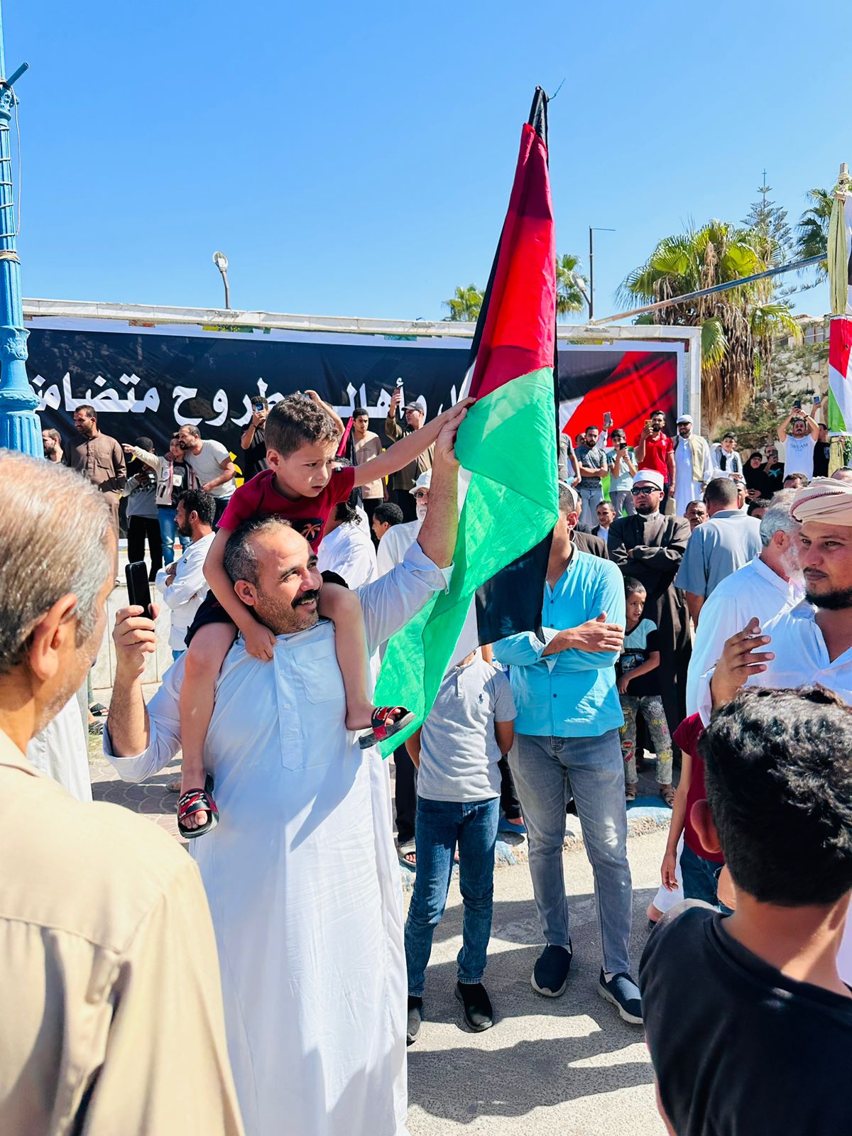 جموع اهالي مطروح تخرج تضامنا مع غزة والقضية الفلسطينية 