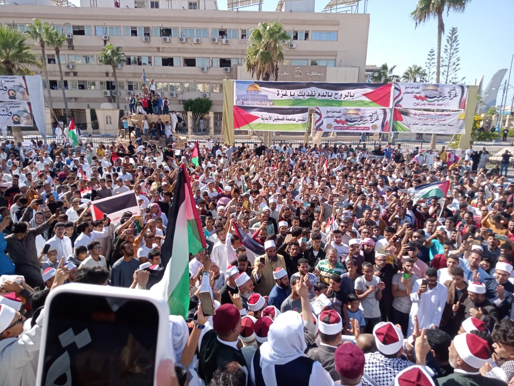 جموع اهالي مطروح تخرج تضامنا مع غزة والقضية الفلسطينية 