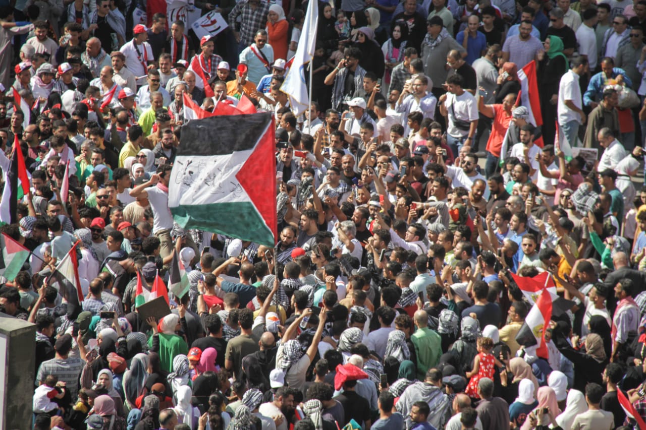 سيناء مصرية إلى الأبد .. هتافات الآلاف بميدان الحصرى 