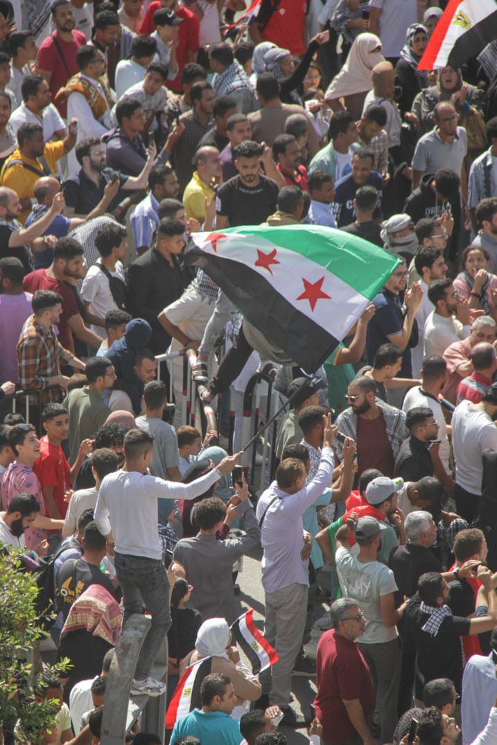 سيناء مصرية إلى الأبد .. هتافات الآلاف بميدان الحصرى 