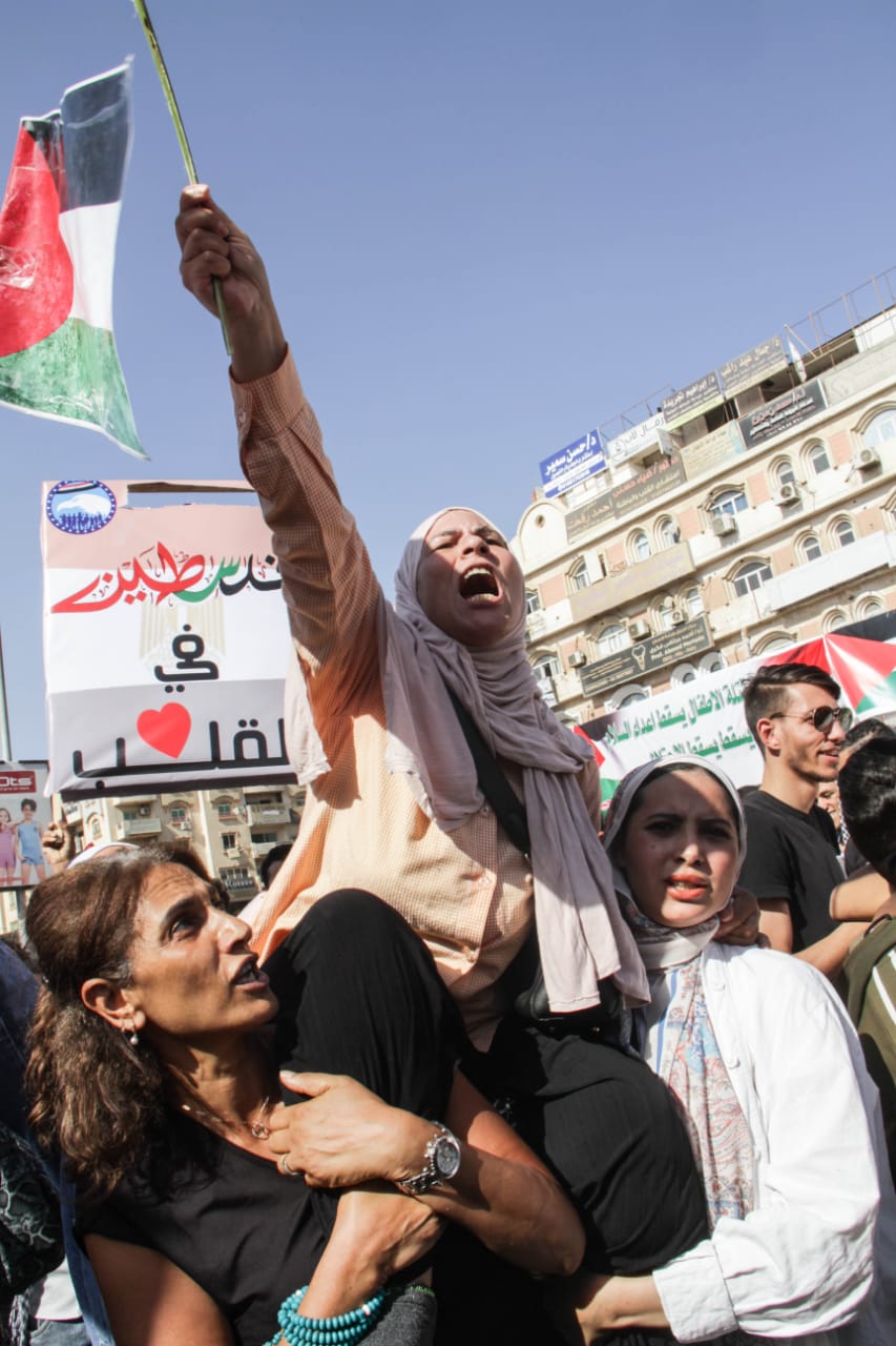 سيناء مصرية إلى الأبد .. هتافات الآلاف بميدان الحصرى 