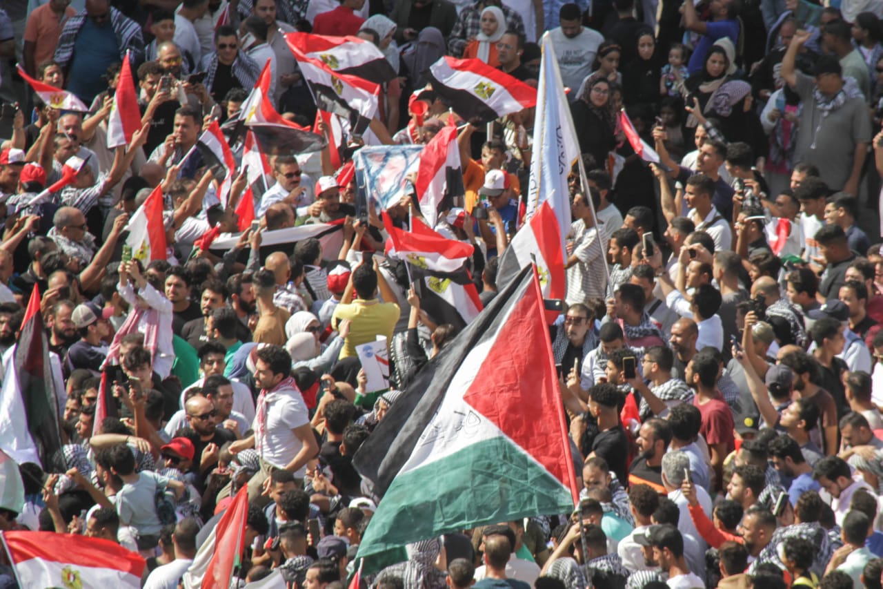 سيناء مصرية إلى الأبد .. هتافات الآلاف بميدان الحصرى 