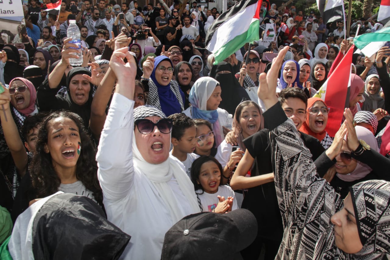 سيناء مصرية إلى الأبد .. هتافات الآلاف بميدان الحصرى 