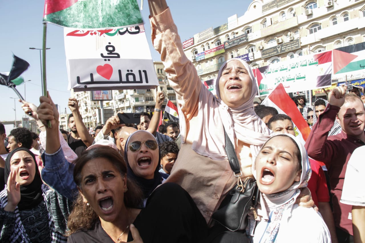 سيناء مصرية إلى الأبد .. هتافات الآلاف بميدان الحصرى 