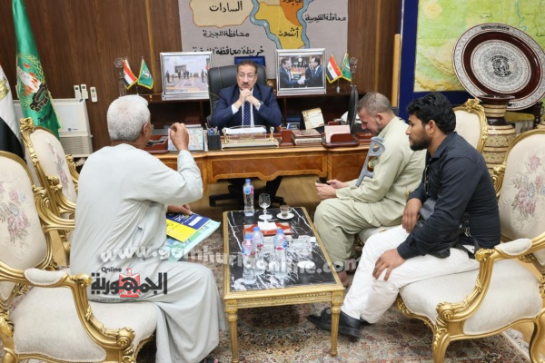 محافظ المنوفية خلال إستقباله أسرة الشاب حسان