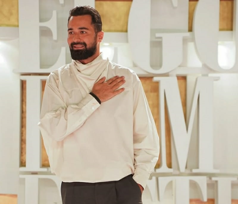 الفنان أحمد حاتم