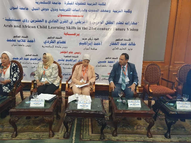 المستشار الدكتور خفاجى والمتحدثين فى المؤتمر