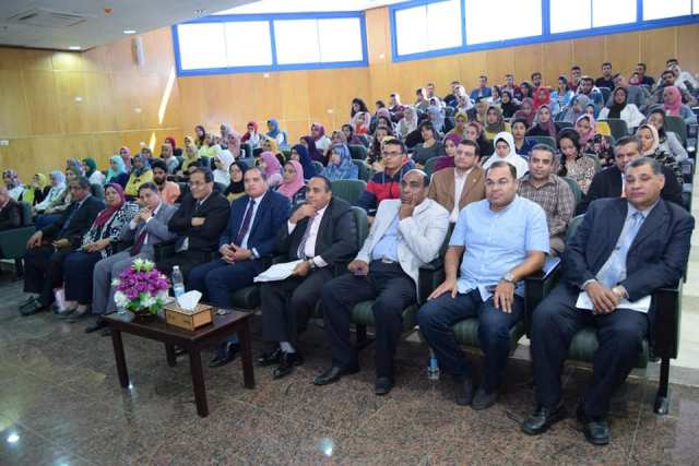 رئيس جامعة سوهاج يشهد المنتدي العلمي الثقافي..صور