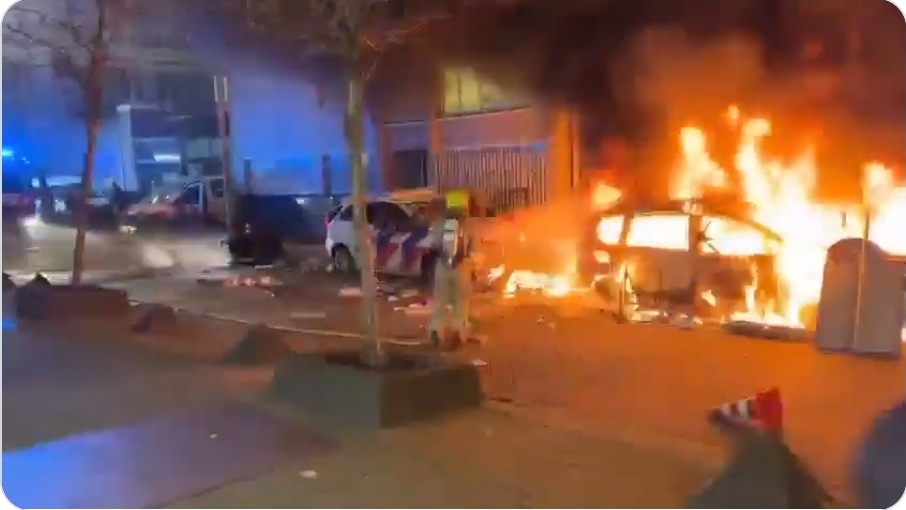 مواجهات الشرطة والمحتجين بهولندا 