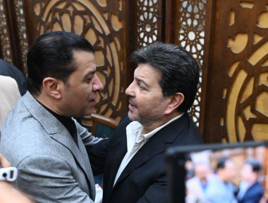 أول لقاء يجمع هانى شاكر بـ مصطفى كامل فى عزاء محمد سلطان 