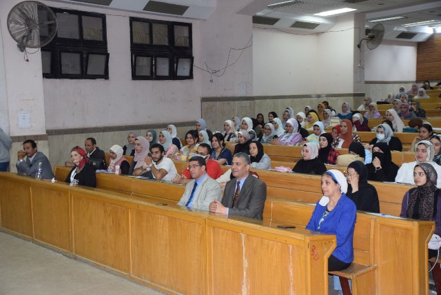 زيارة مفاجأة لرئيس جامعة حلوان فى أحد أهم منشآت الحرم الجامعى.. صور