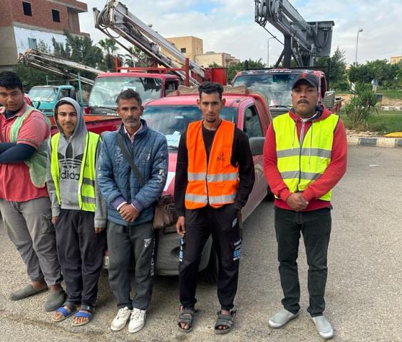رئيس جهاز بدر يشهد إسطفاف شركات الصيانة لرفع كفاءة الإنارة.. صور