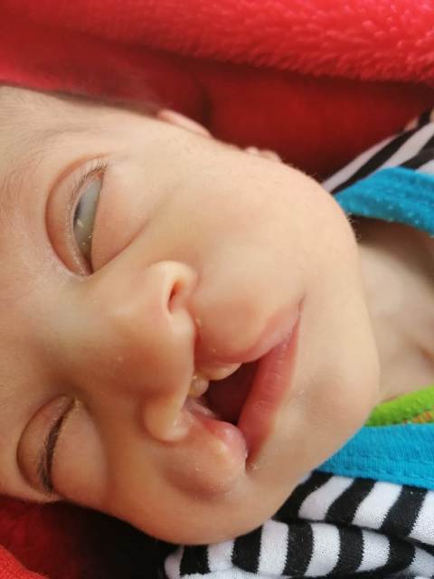 بالفيديو دنيا إبنة الإسماعيلية تستغيث بالرئيس ورئيس الوزراء لعلاج طفلتها من تضخم القلب والرئة