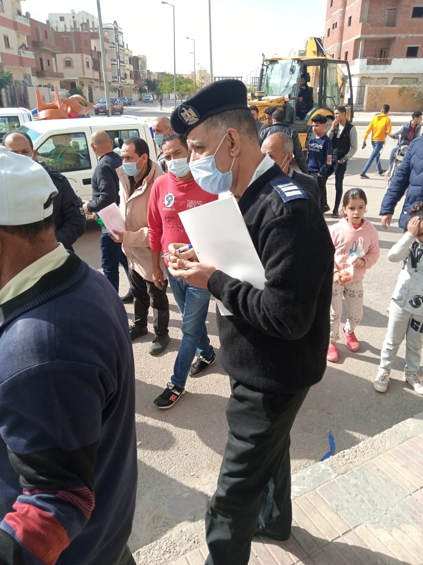 أجهزة 4 مدن جديدة تواصل شن حملات رفع الإشغالات وضبط المخالفات...صور